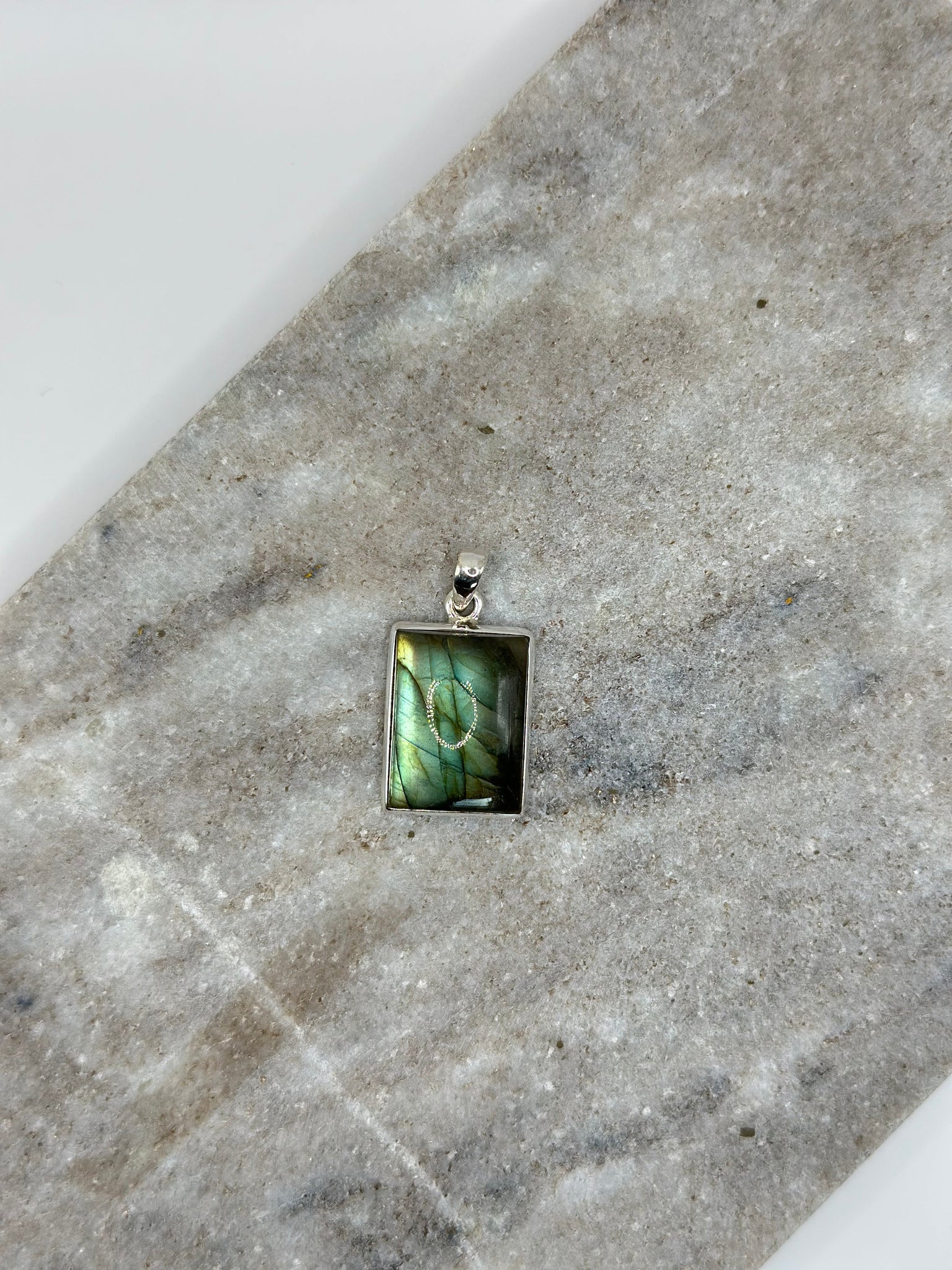 Wanneer draag je Labradoriet?